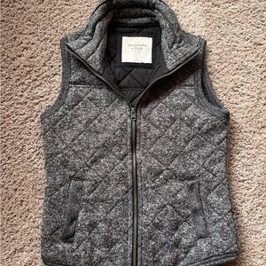 Abercrombie & Fitch Gray Quilted Vest Size Small